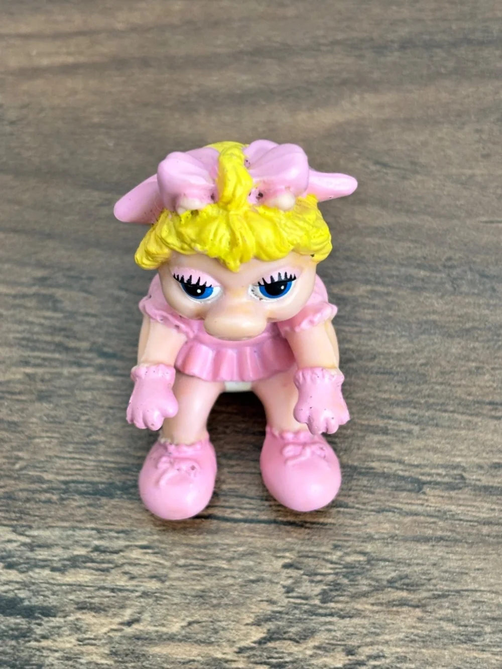 VINTAGE 1986 McDonalds Miss Piggy Figure Happy Meal Toy Sitting Muppet Babies